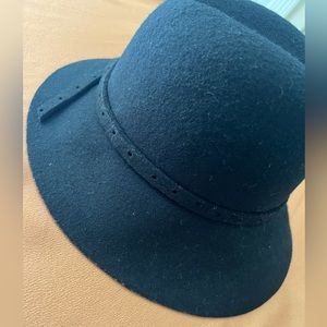 Black winter hat.